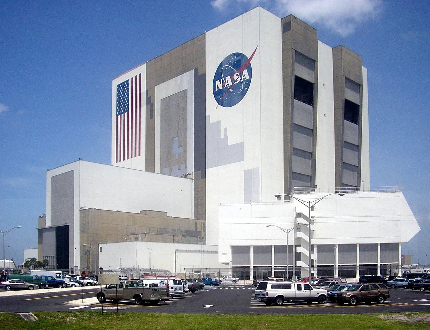 Vehicle-Assembly-Building-July-6-2005.jpg