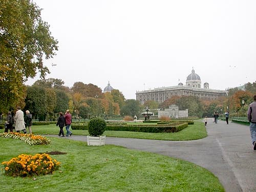 Vienna Volksgarten.jpg