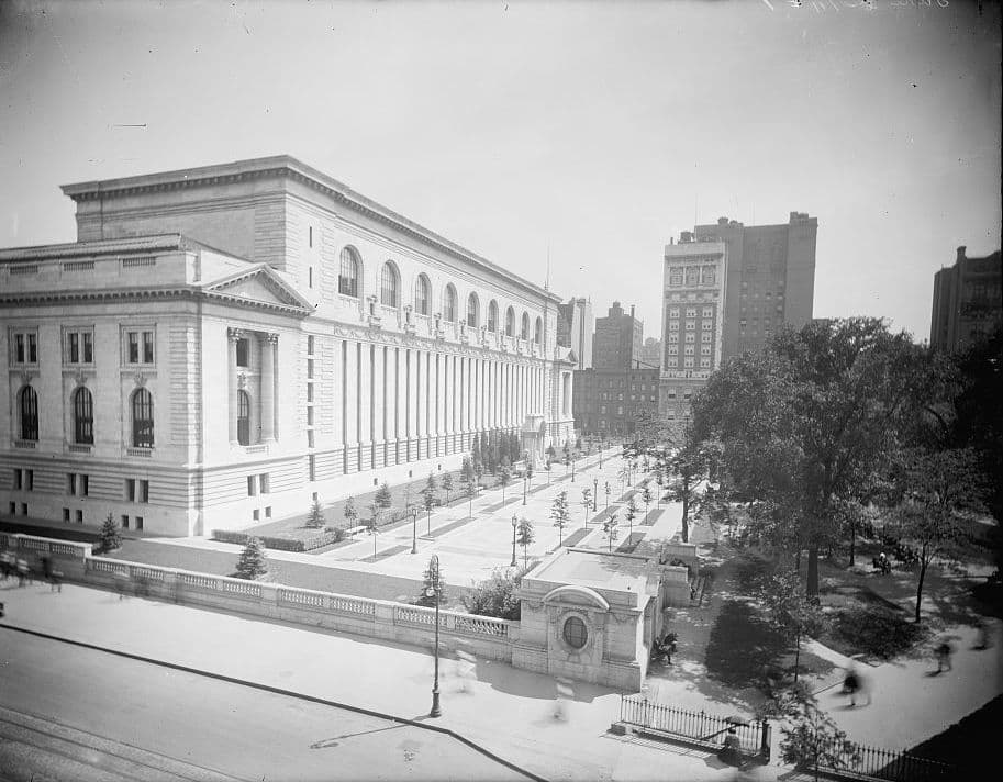 New York Public Library 1910a.jpg