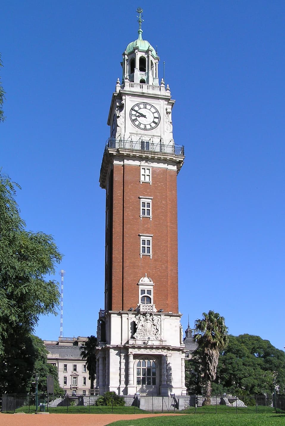 Torre Monumental (Buenos Aires) edit.jpg