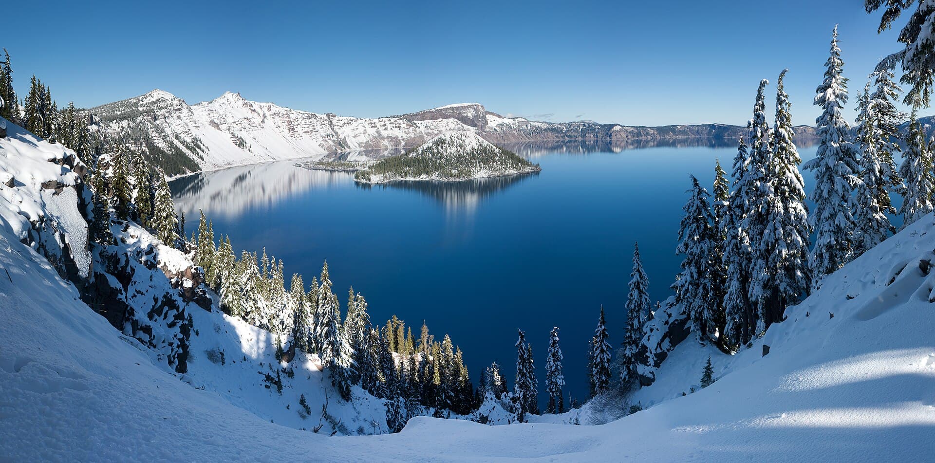Crater Lake winter pano2.jpg