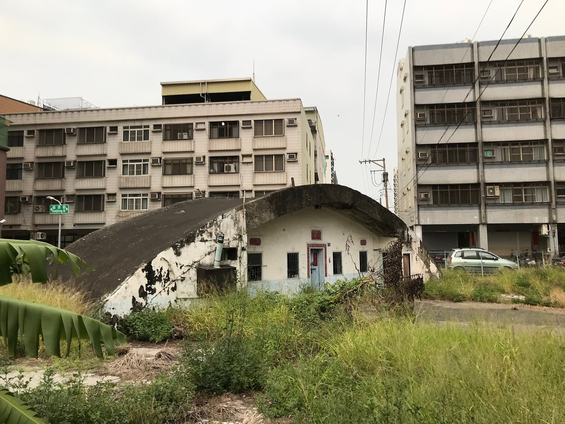 旧日本陸軍高雄飛行場掩体壕.jpg