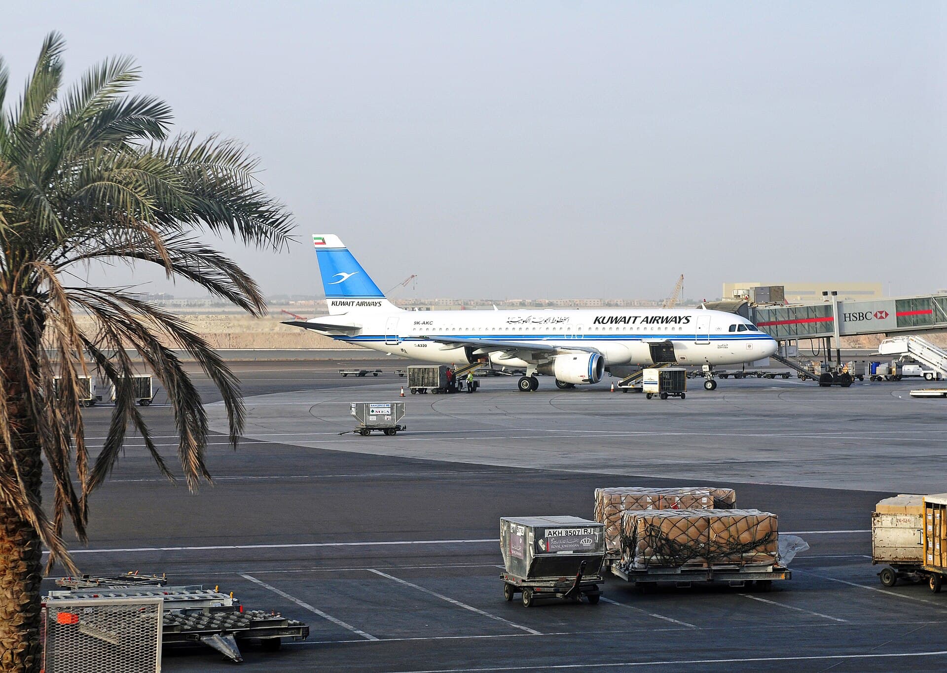 13-08-06-abu-dhabi-airport-28.jpg