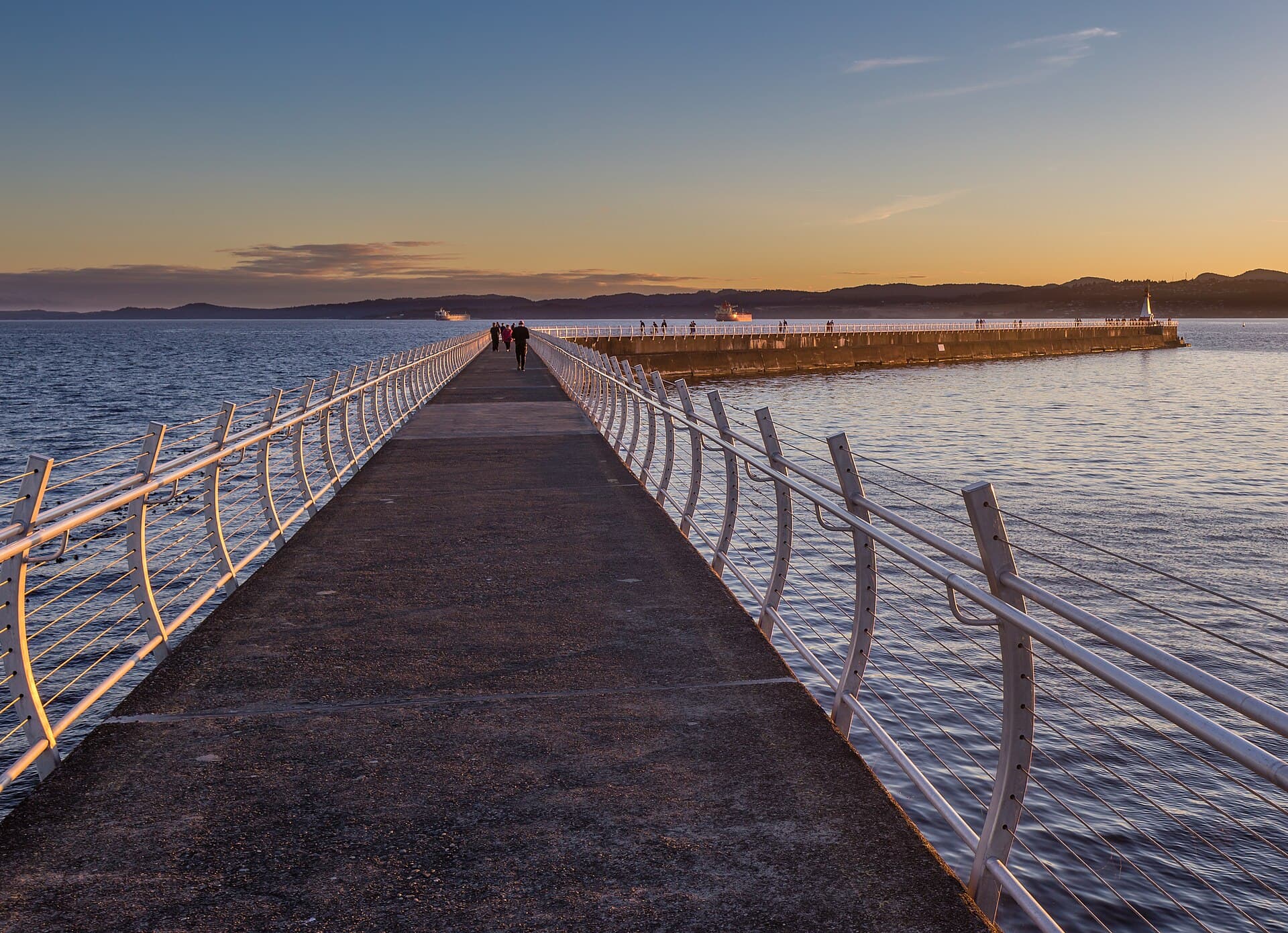 Ogden Point Breakwater, Victoria, British Columbia, Canada 02.jpg