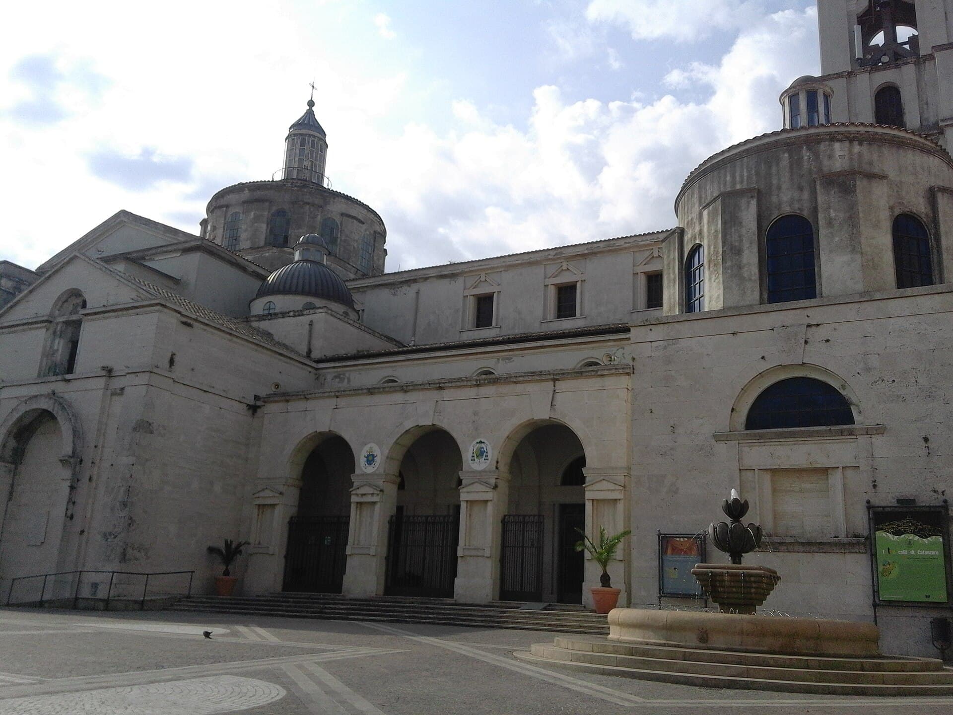 Cathedral (Catanzaro) 01.jpg