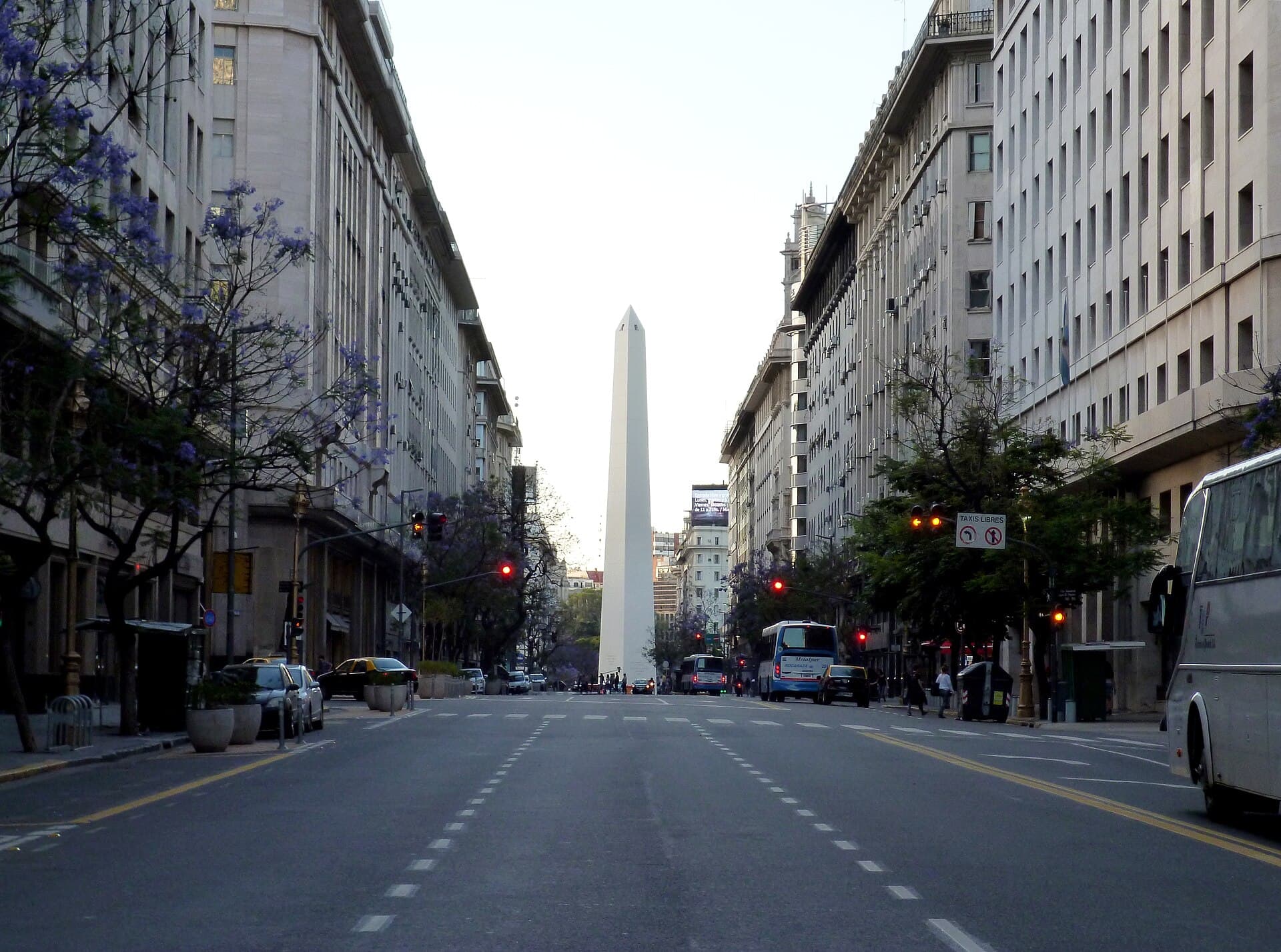 Obelisco de Buenos Aires (2), AA 2014.jpg