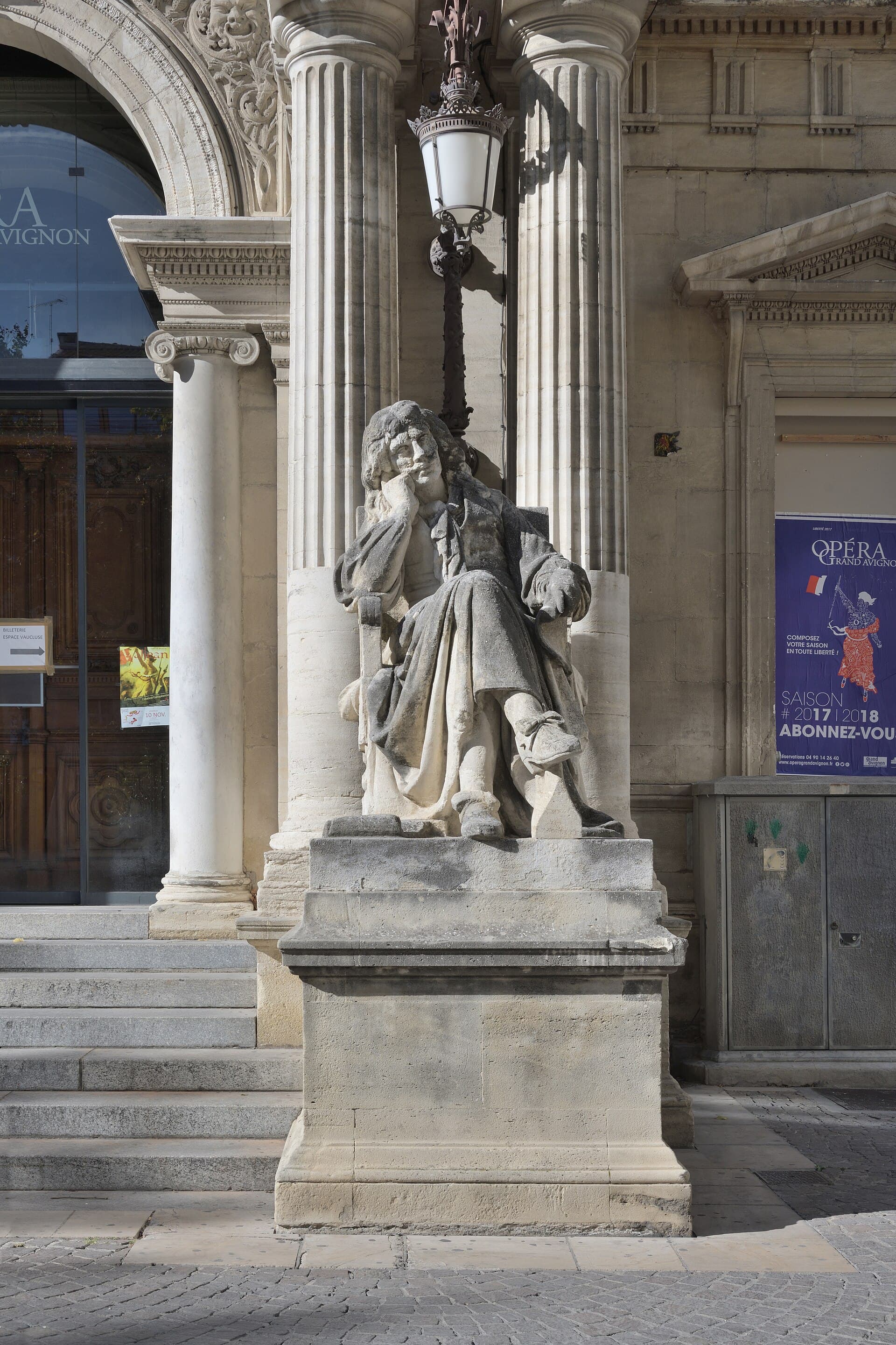 Statue of Moliere Avignon opera.jpg
