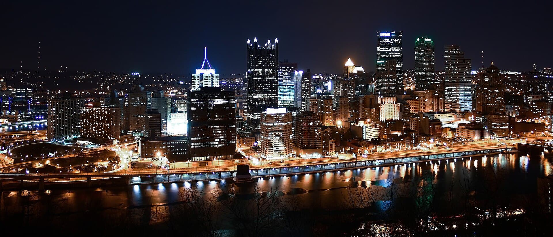 Pittsburgh skyline night.jpg