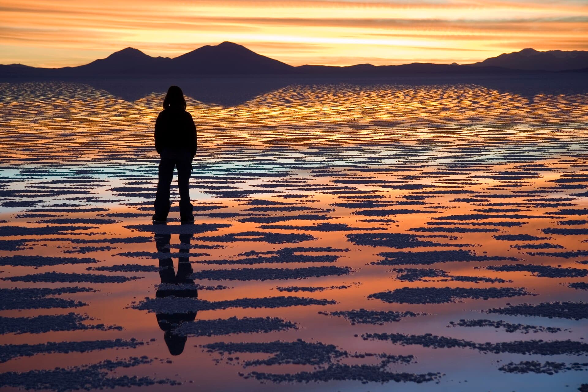 Watching Sunset Salar de Uyuni Bolivia Luca Galuzzi 2006.jpg
