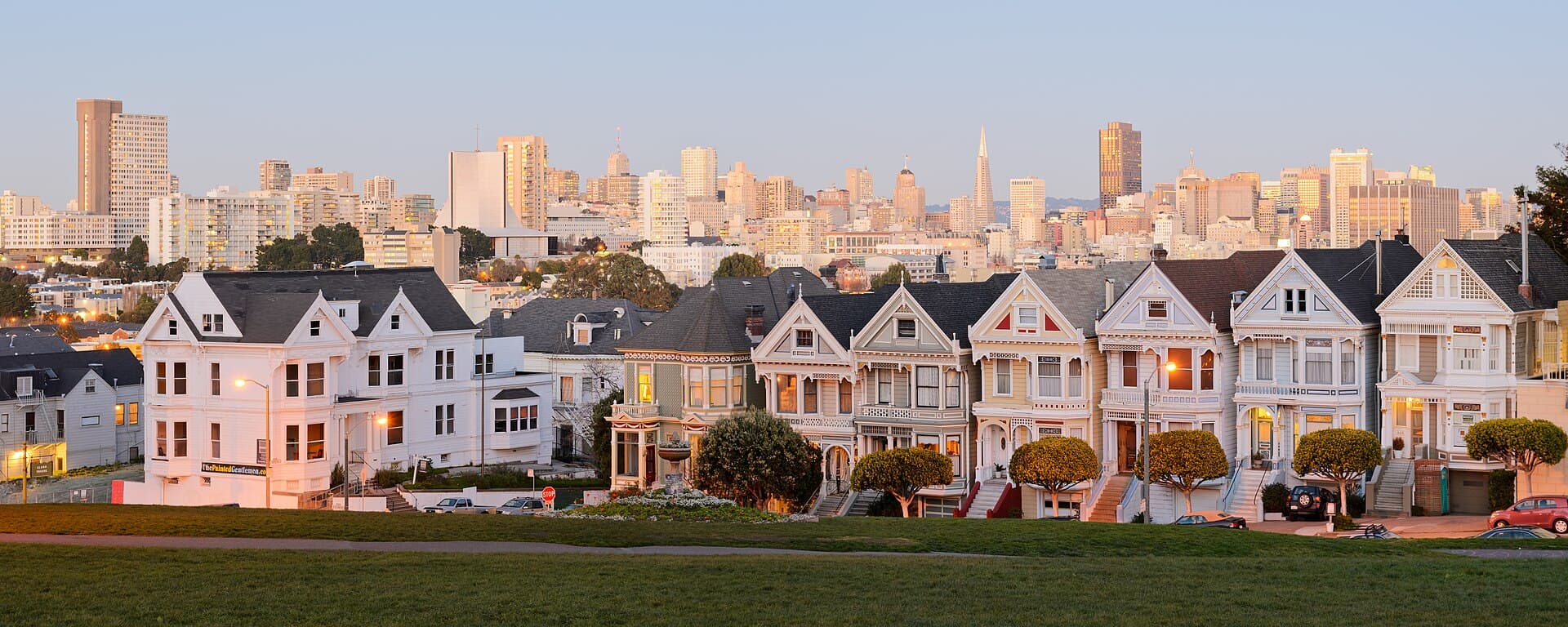 Painted Ladies San Francisco January 2013 panorama 2.jpg