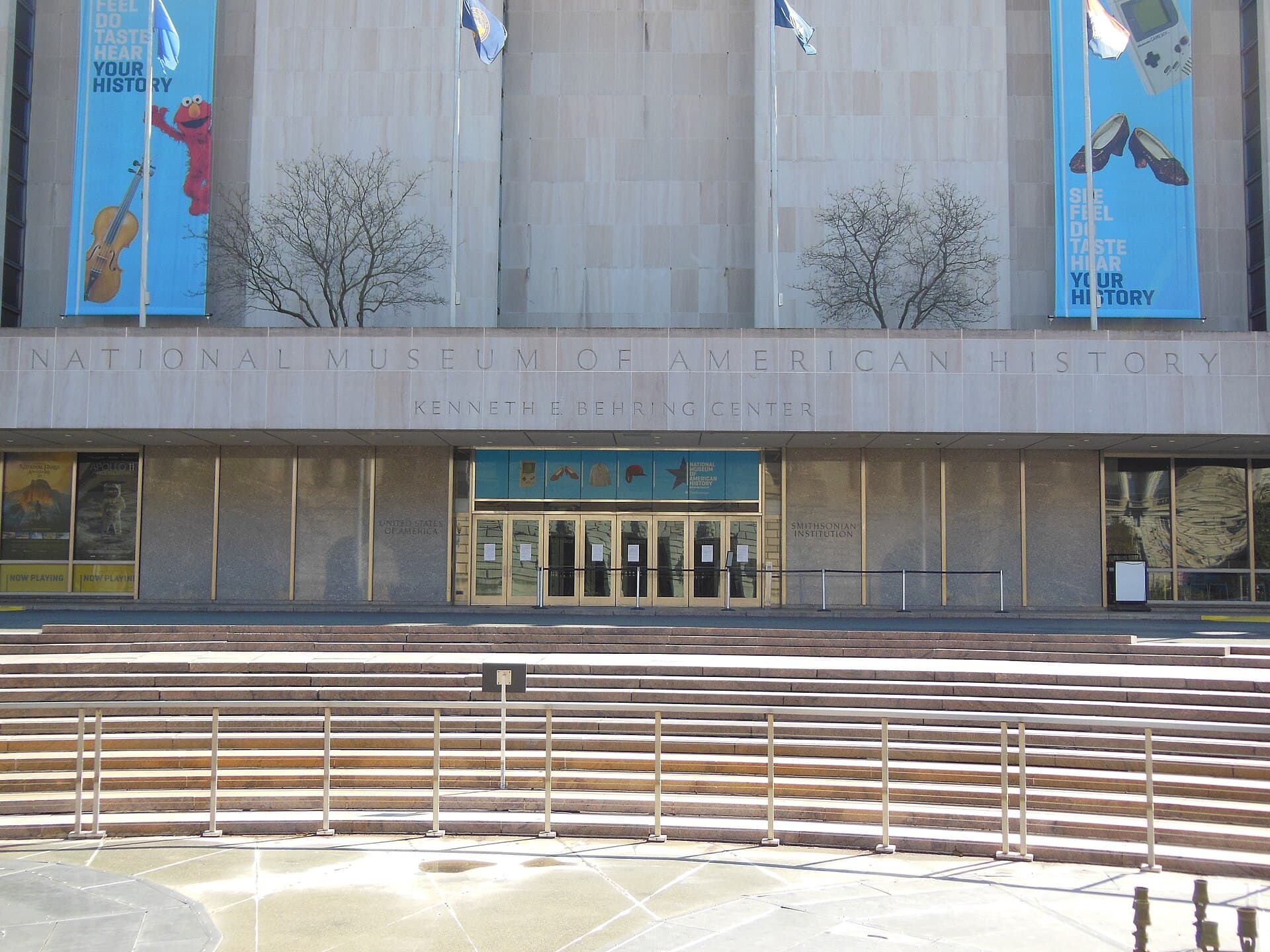 National museum of american history 0988.jpg