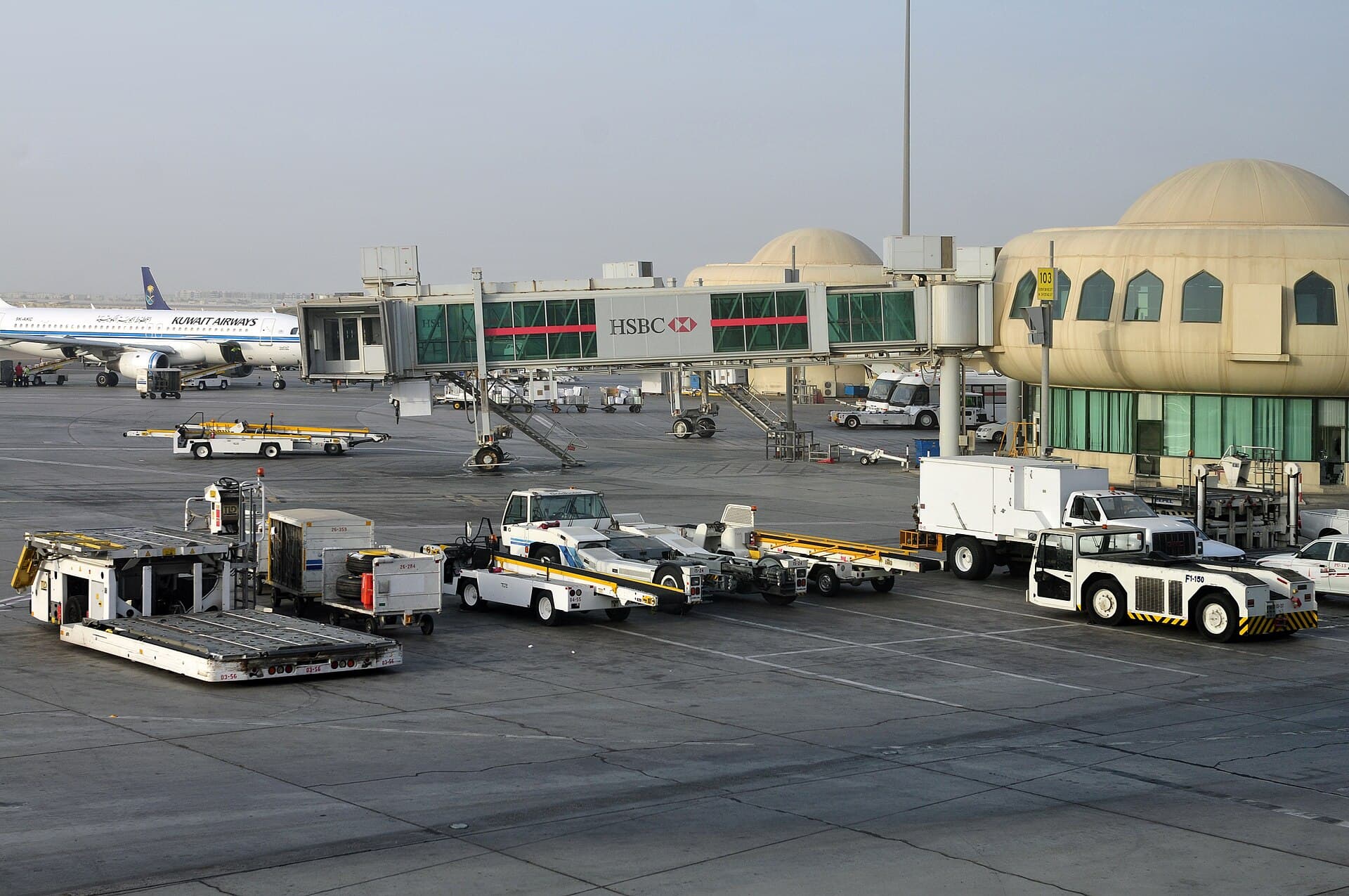 13-08-06-abu-dhabi-airport-35.jpg