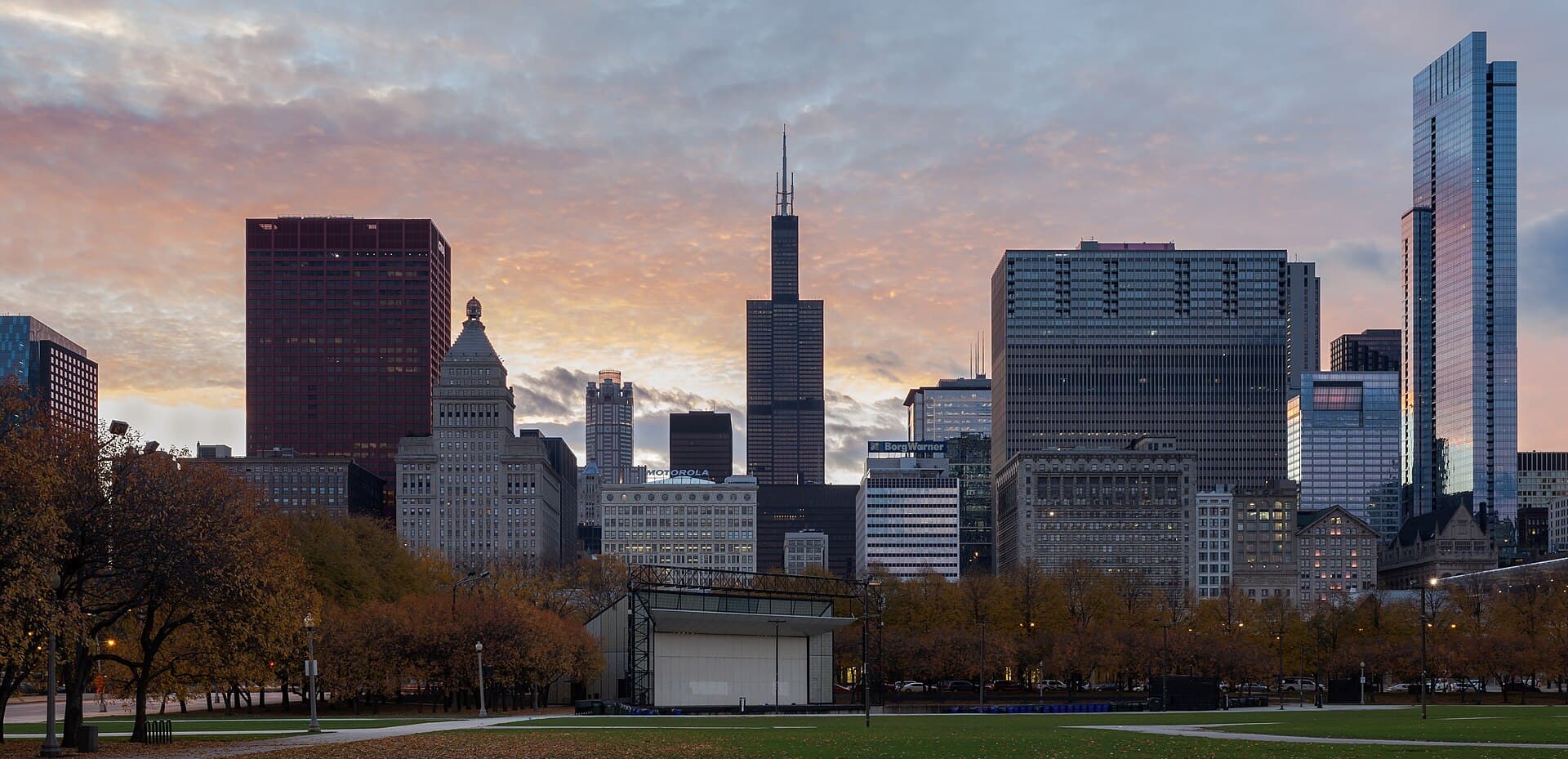 Skyline de Chicago desde el centro, Illinois, Estados Unidos, 2012-10-20, DD 06.jpg