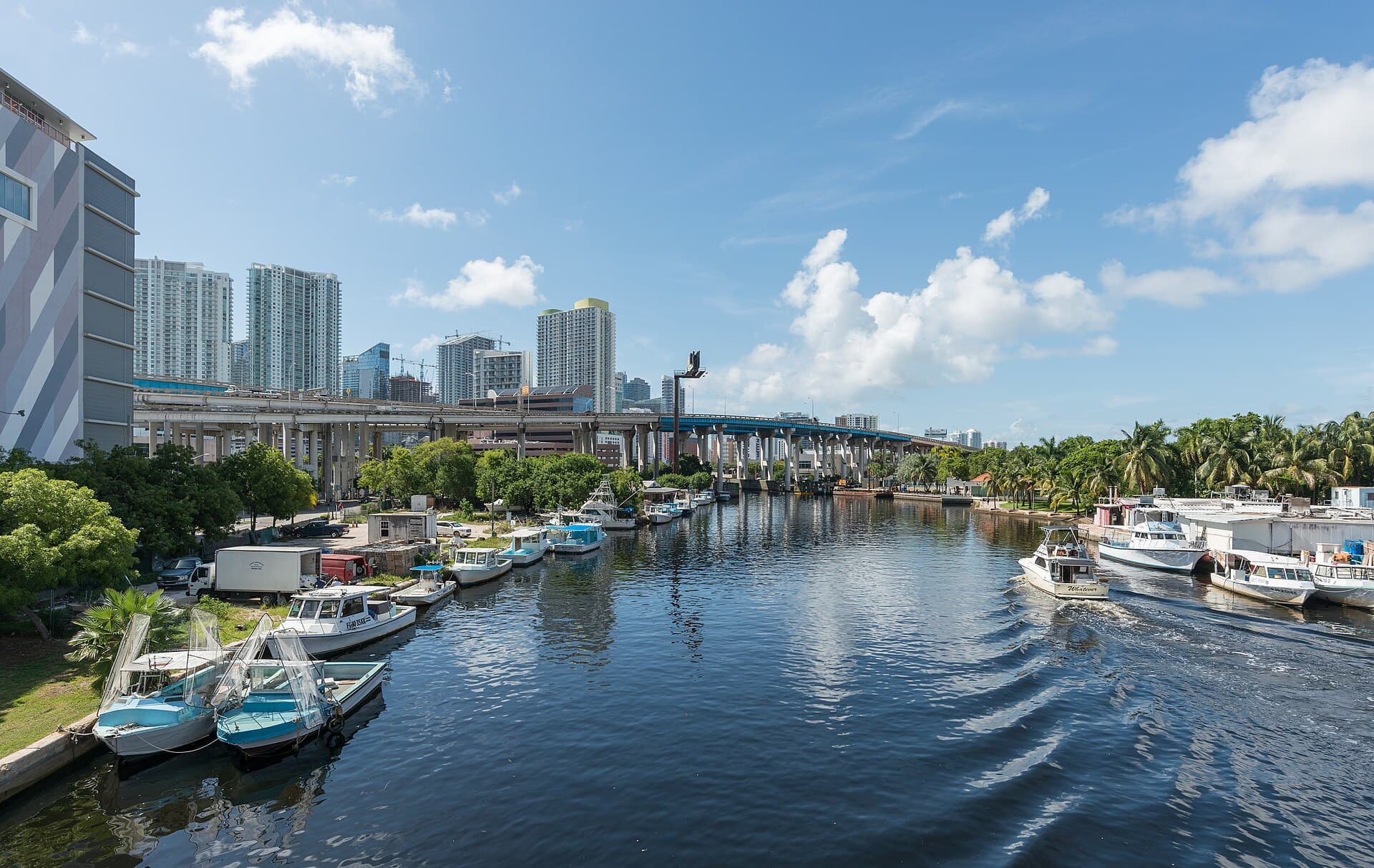 North View of Miami and Miami River from 1st St 20160709 1.jpg