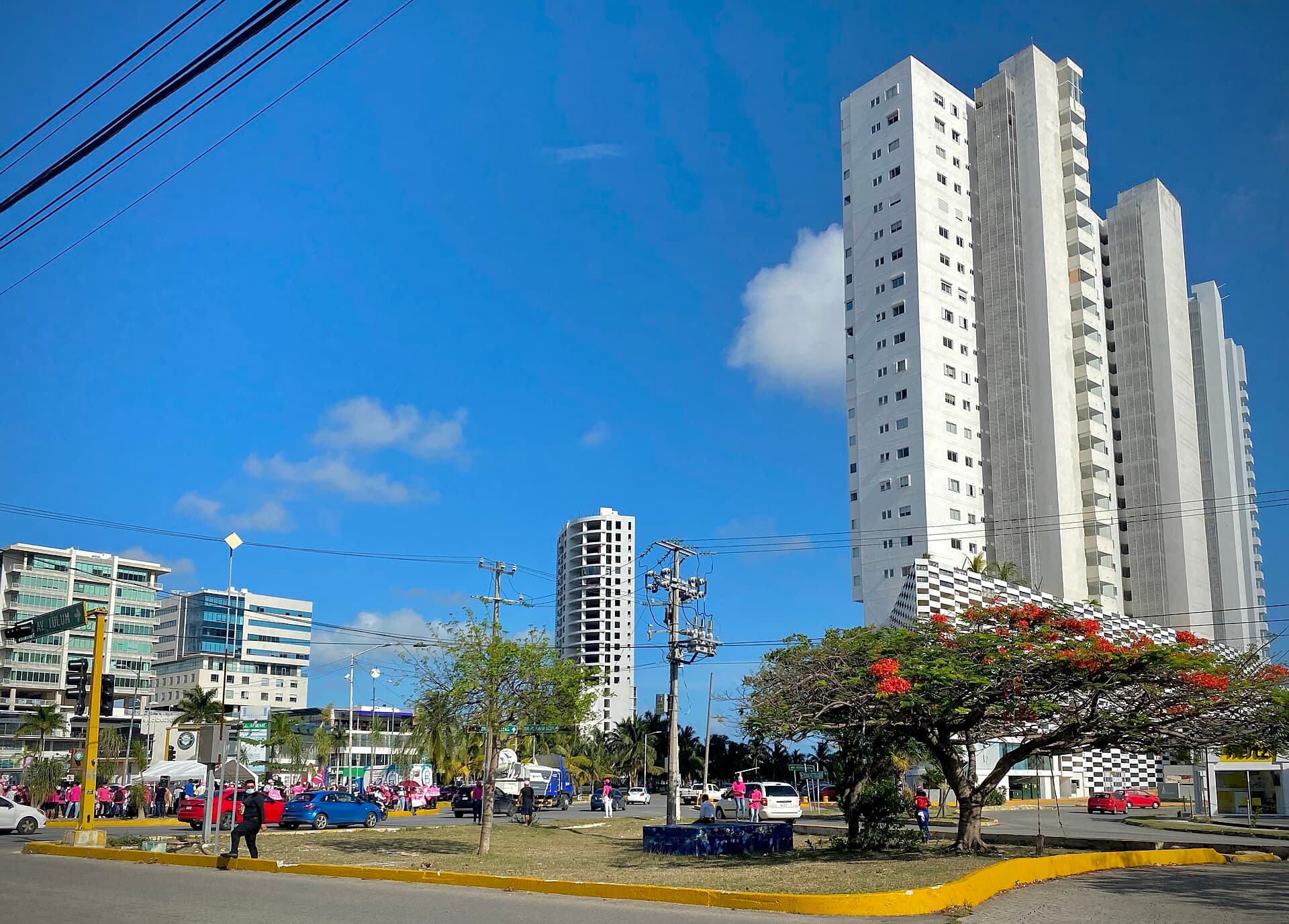 Cancun, Quintana Roo, Mexico 2021 - Rascacielos.jpg
