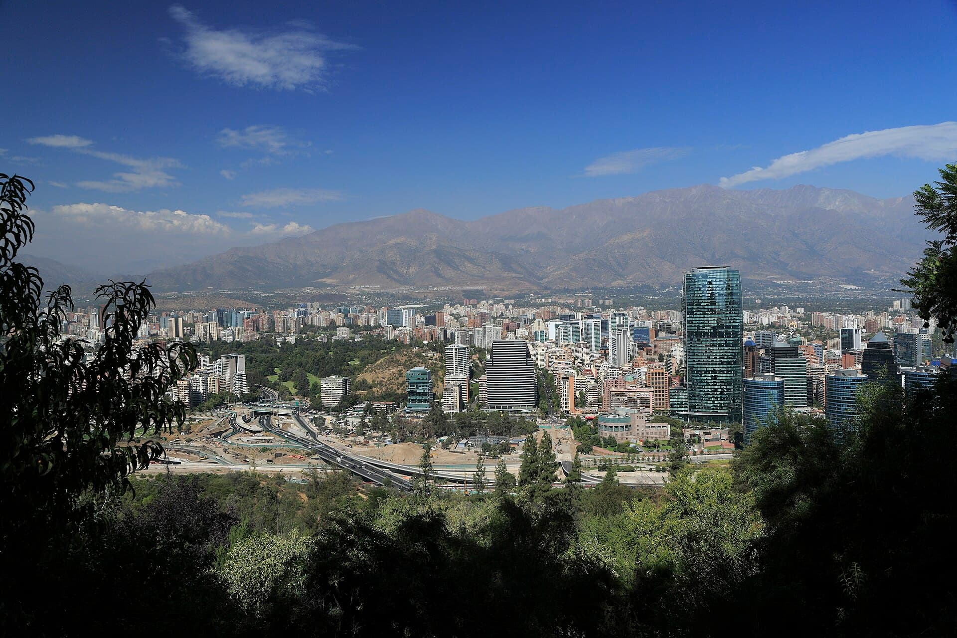 J25 323 Santiago (Richtung Anden).jpg