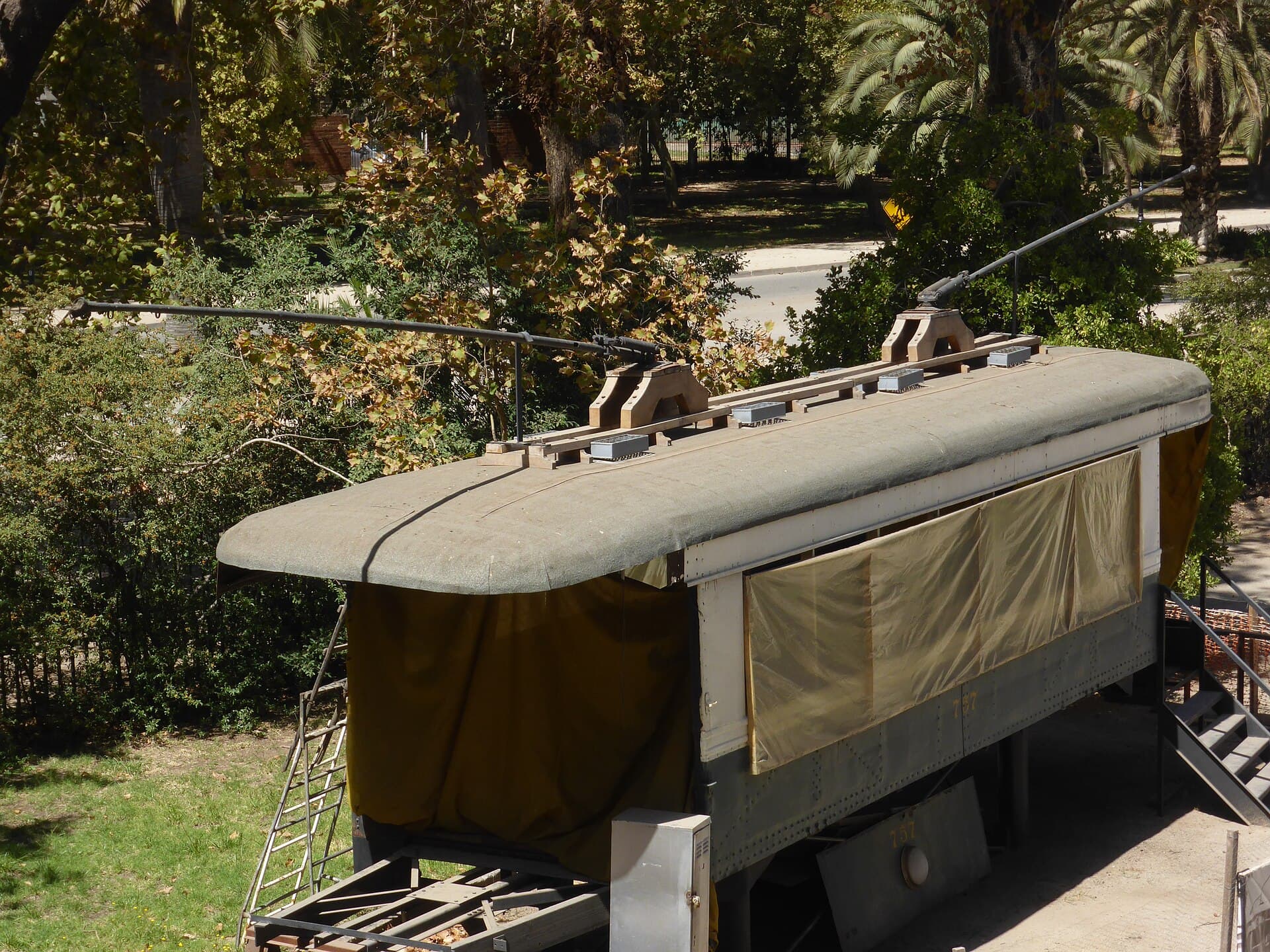 En restauración, tranvía 757 de Santiago de Chile. Museo Ferroviario de Santiago (Chile).jpg