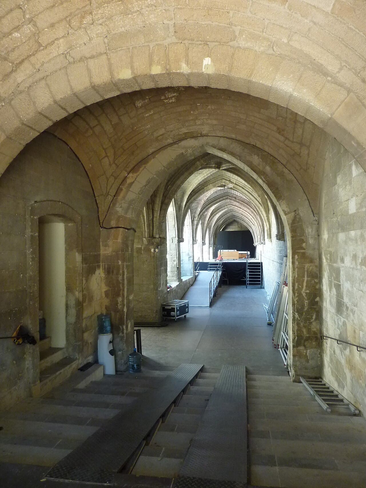Avignon Cloitre des Carmes (1).jpg