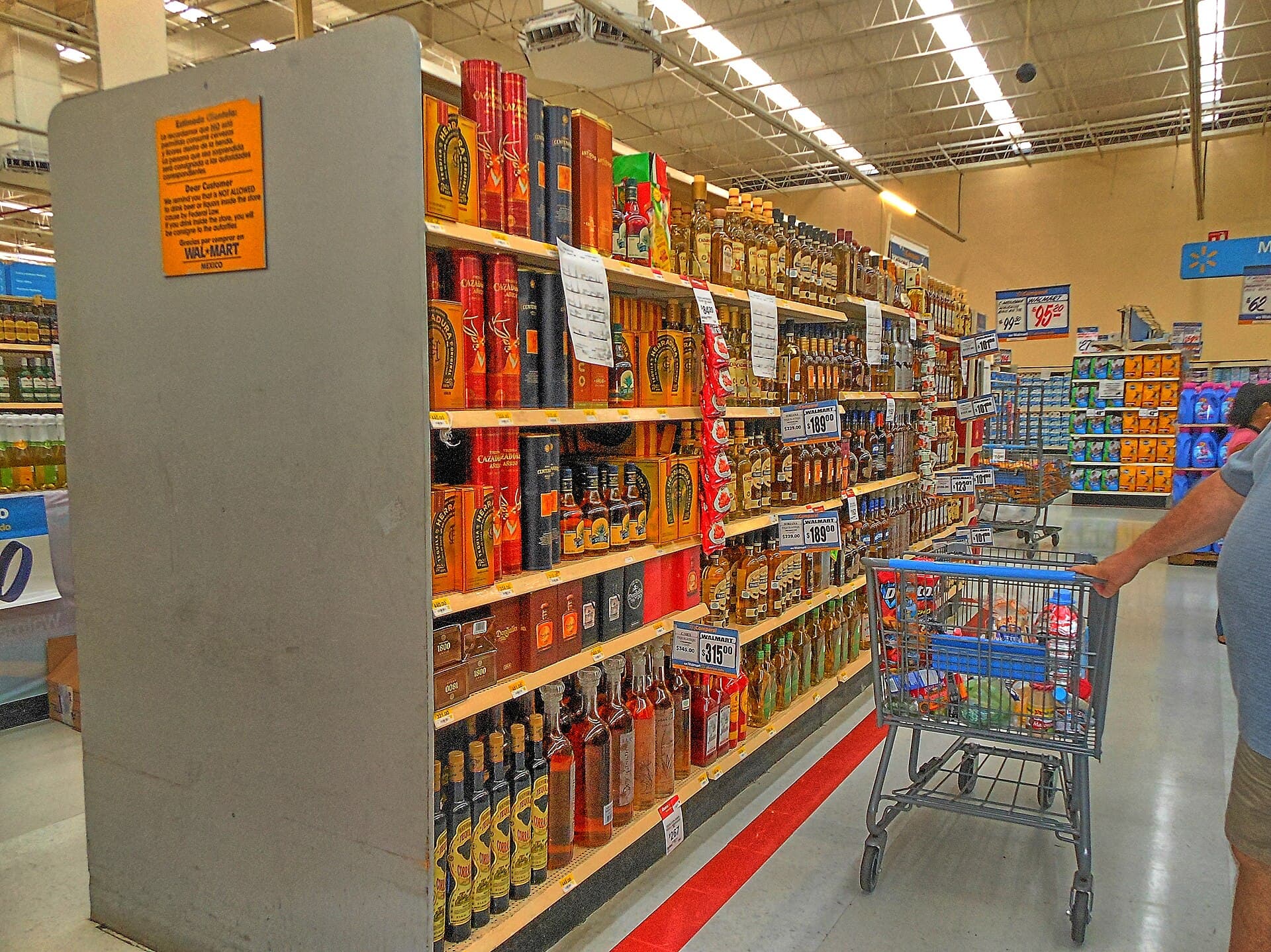 Walmart Cancun, Mexico Jul 2012 01.jpg