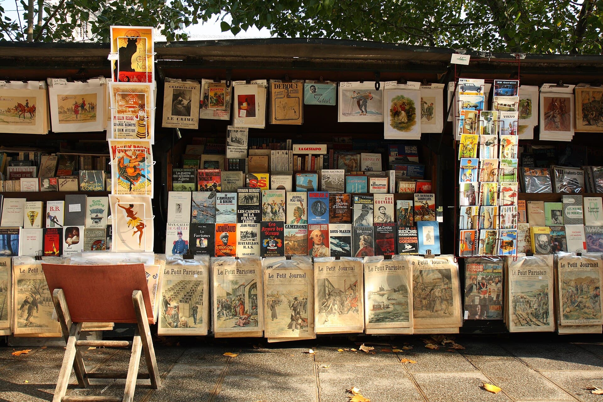 Paris 75005 Quai de Montebello Bouquinistes 20071014.jpg