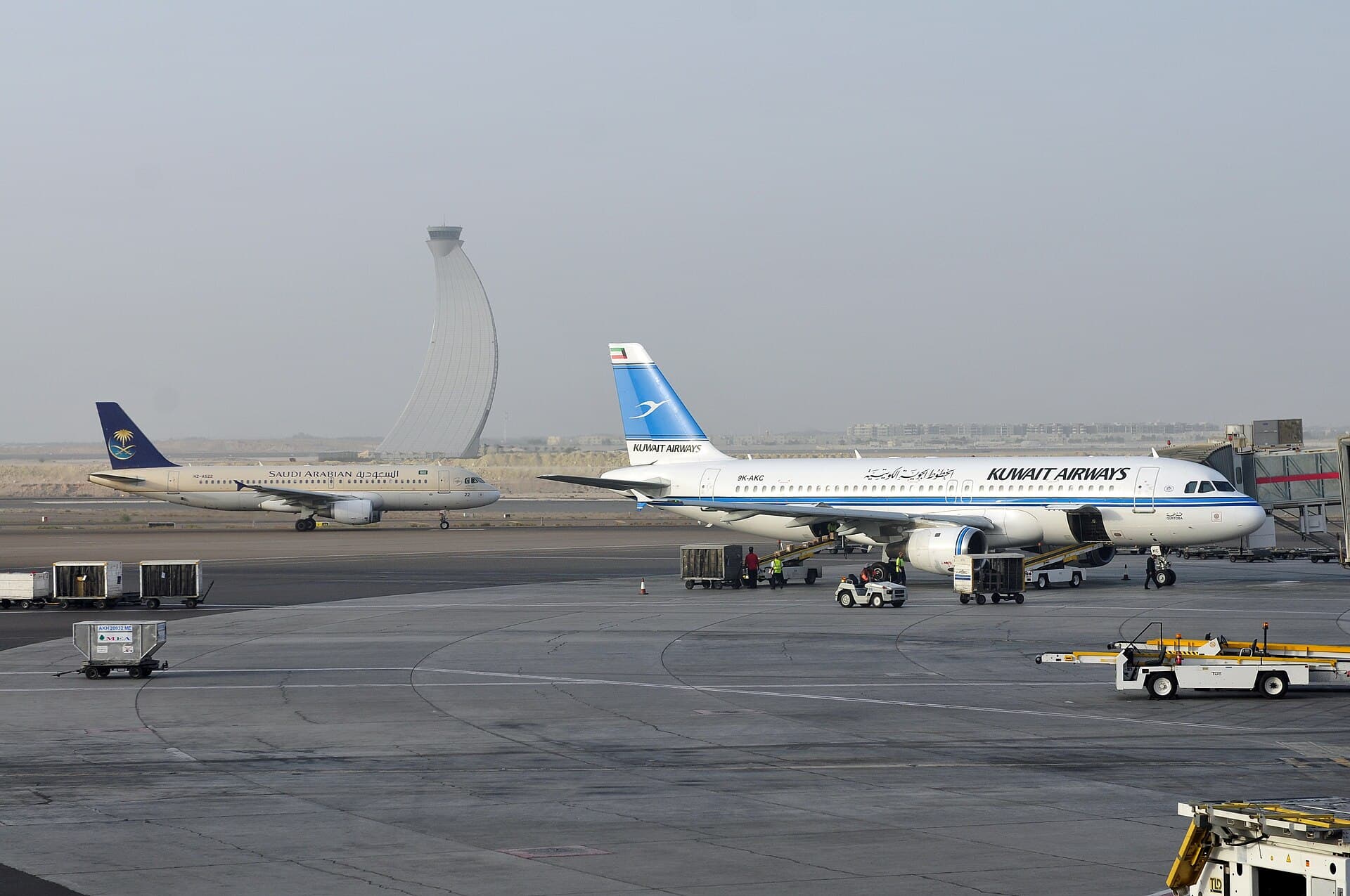 13-08-06-abu-dhabi-airport-34.jpg