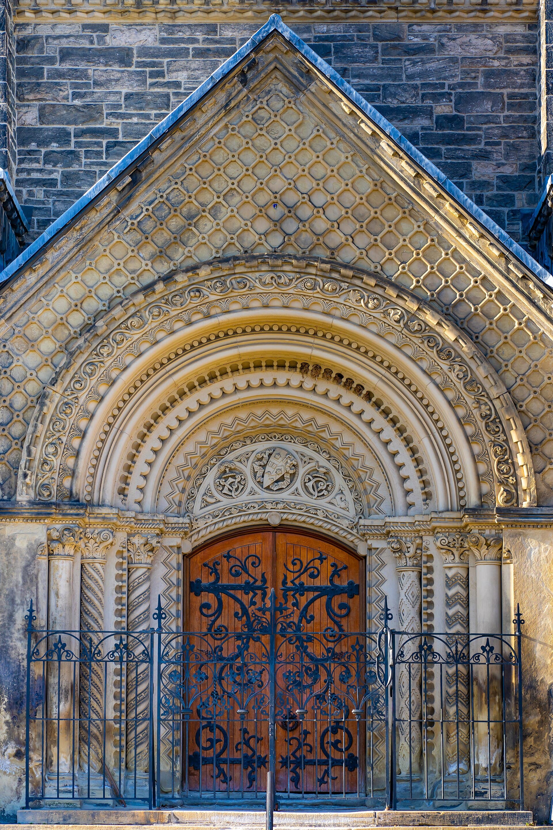 University College Portal (University of Toronto).jpg