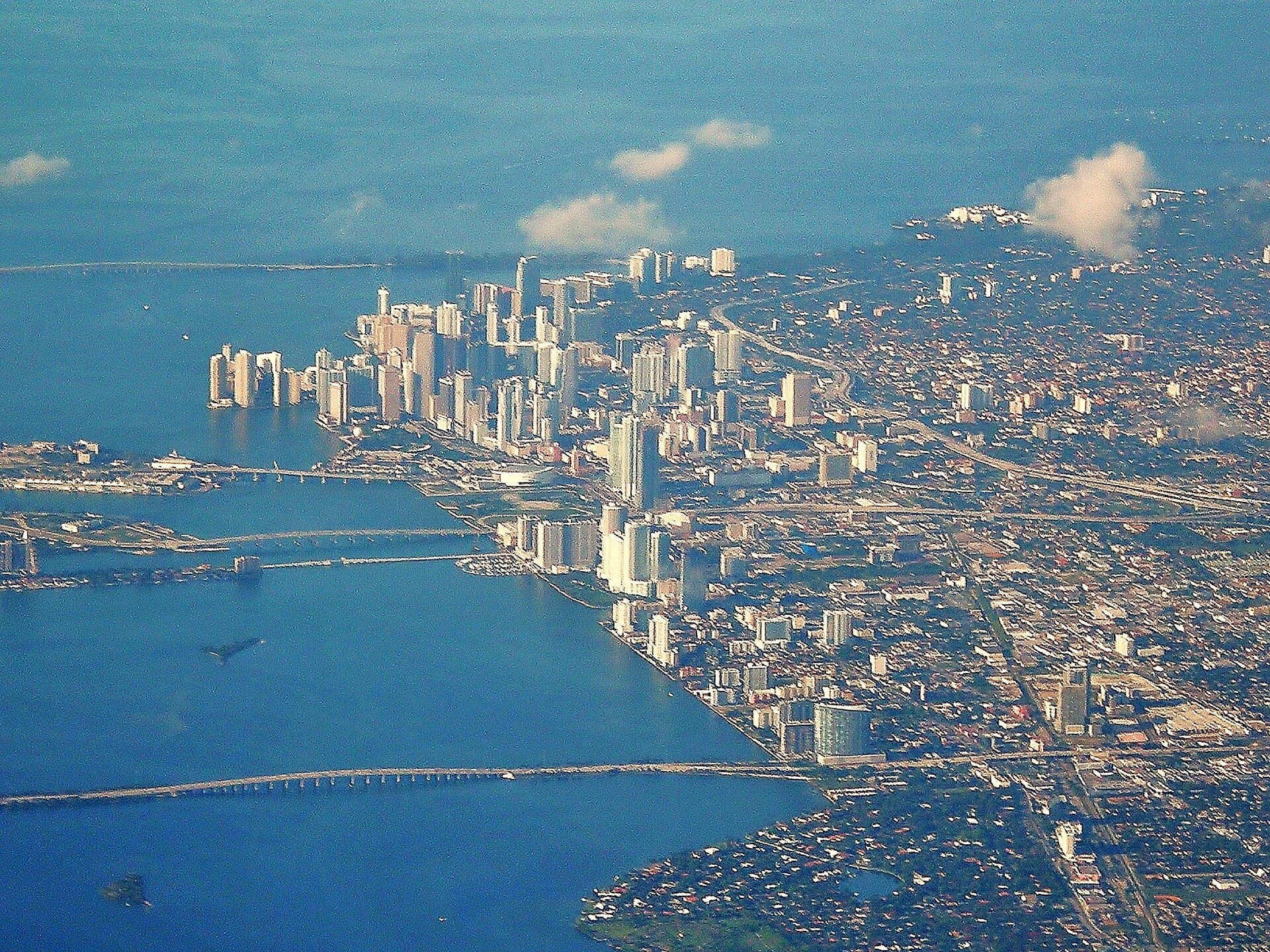 Downtown Miami aerial 2008.jpg
