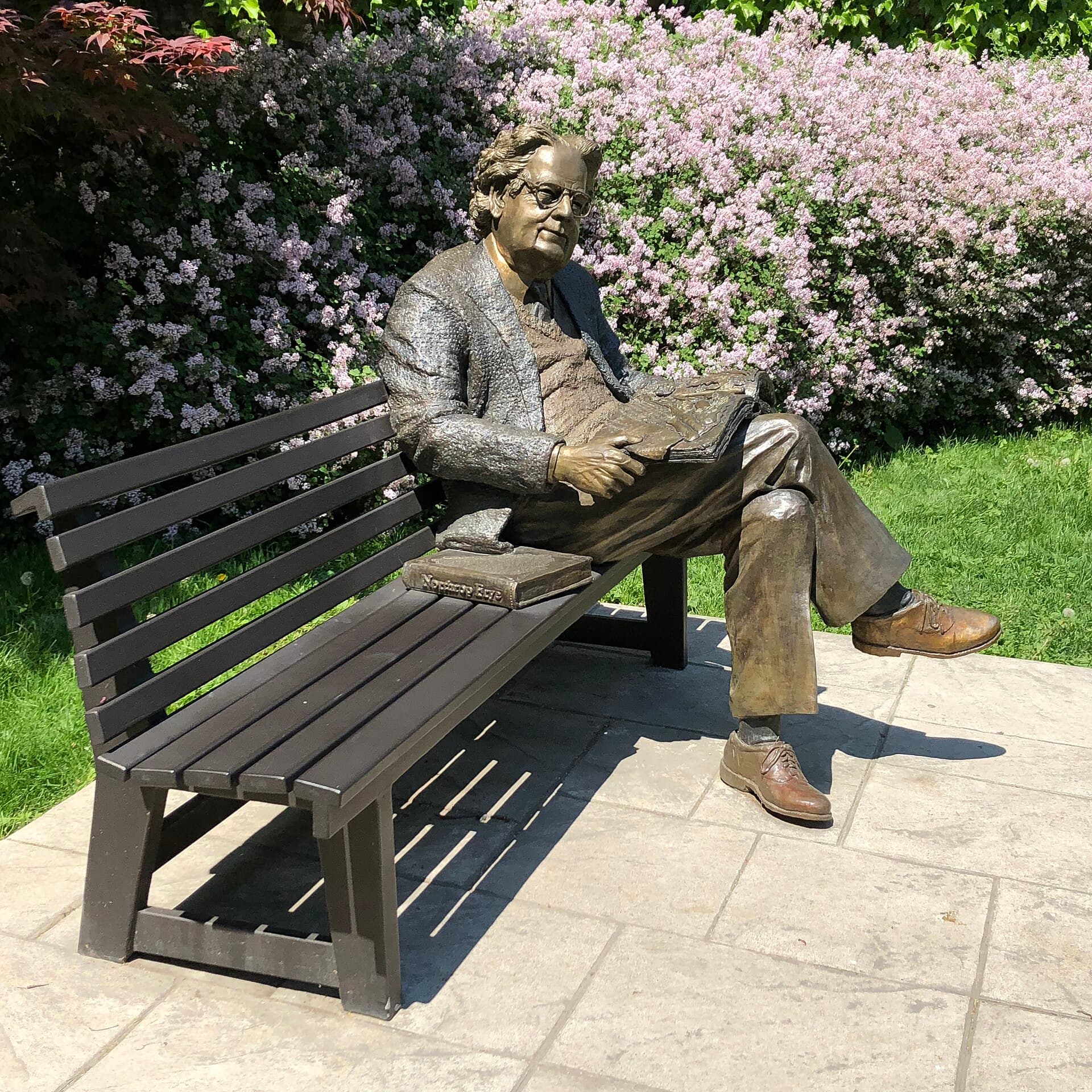 Northrop Frye sitting on a bench at the University of Toronto.jpg